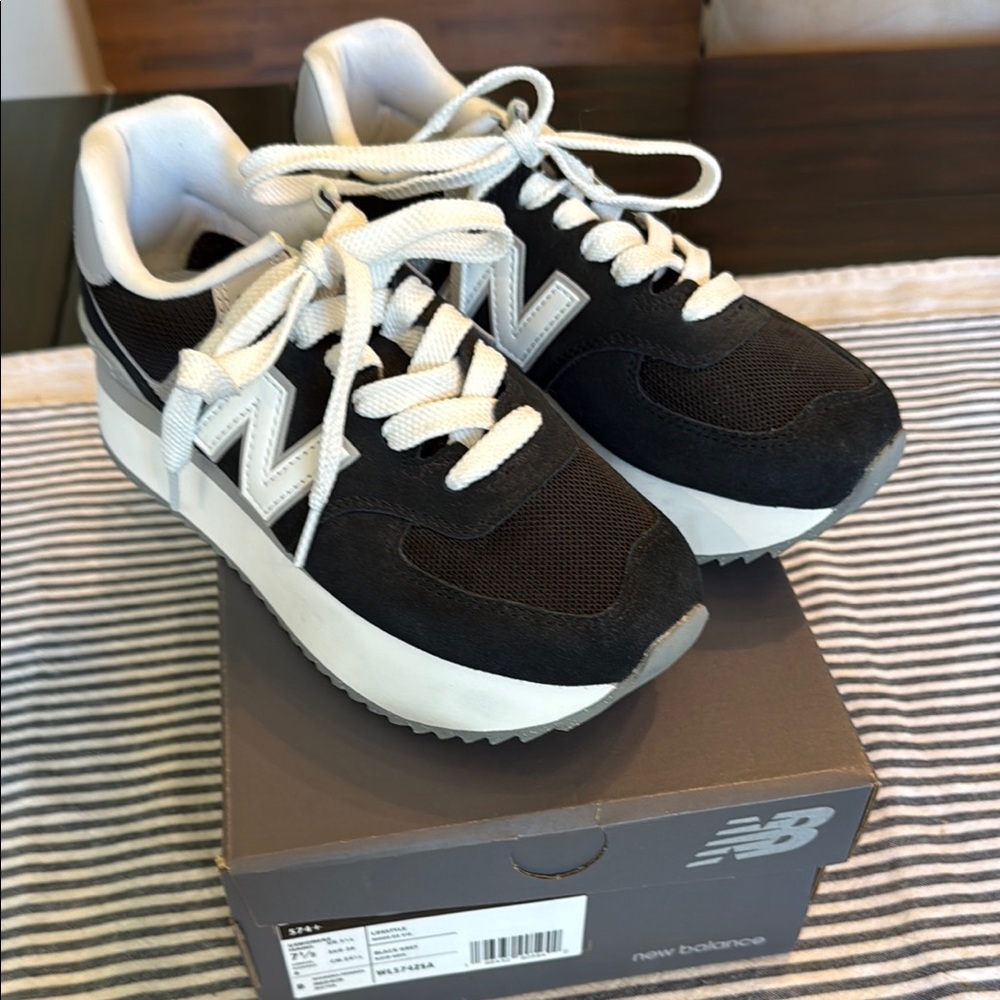 New Balance 574 Women’s size 7.5 Black and White Athletic Sneakers
